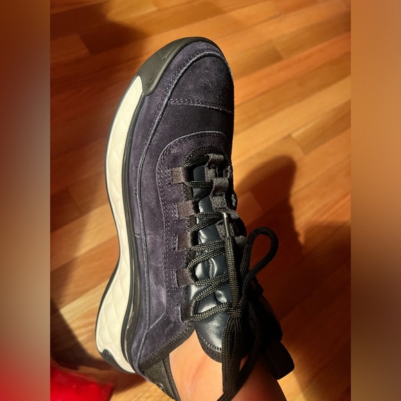 Chanel
Chanel Blue Suede CC Low Top Sneakers 39,5 - Picture 7 of 11